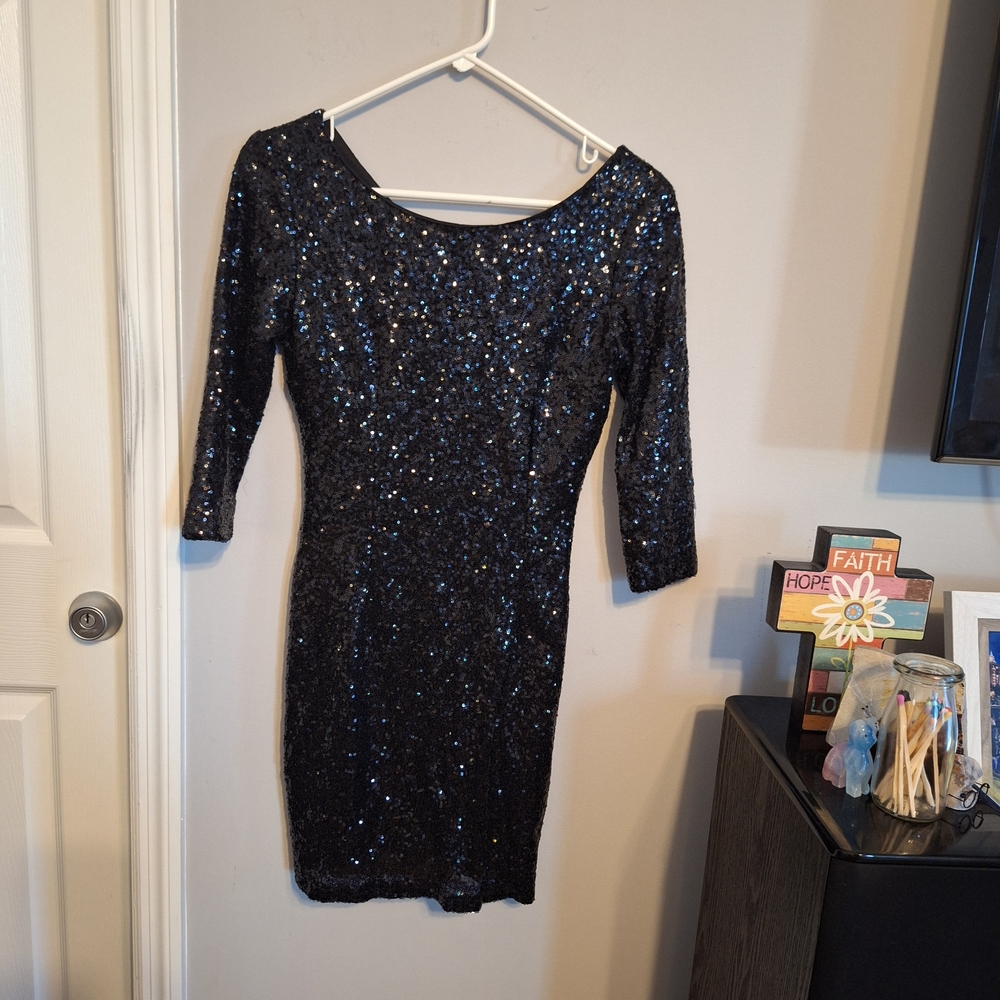 Red Clover Black Sequin Long Sleeve Evening Dress